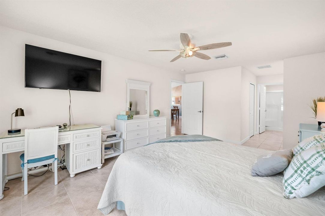 19-web-or-mls-7 Mediterranean Blvd E - 1