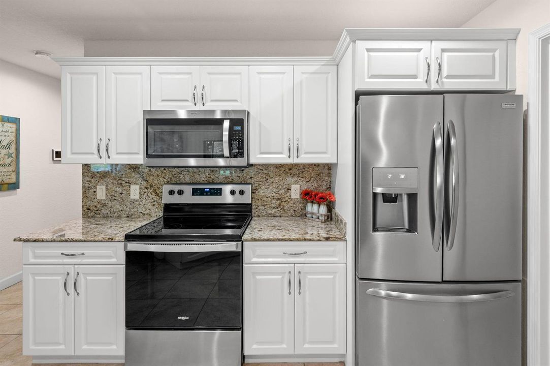 11-web-or-mls-7 Mediterranean Blvd E - 1