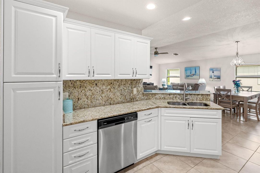 13-web-or-mls-7 Mediterranean Blvd E - 1