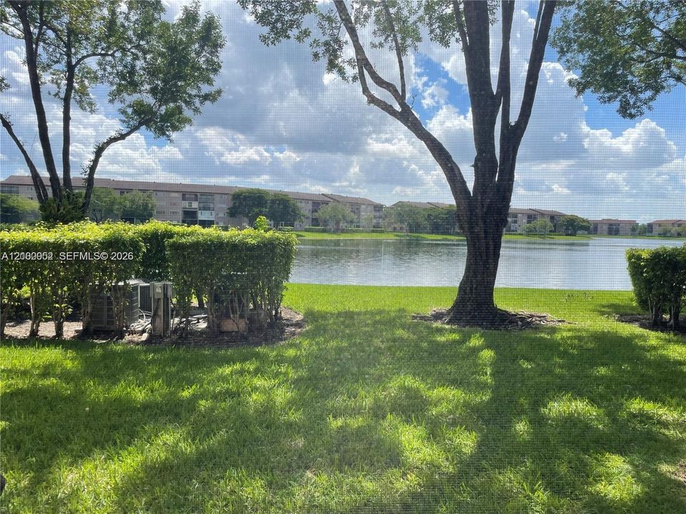 For Rent: $2,150 (2 beds, 1 baths, 1032 Square Feet)