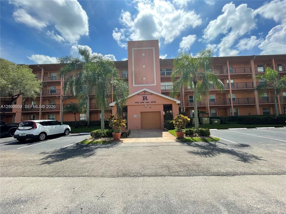 For Rent: $2,150 (2 beds, 1 baths, 1032 Square Feet)