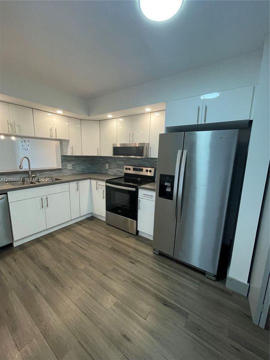For Rent: $2,150 (2 beds, 1 baths, 1032 Square Feet)