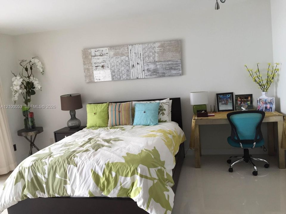 В аренду: $2,800 (0 спален, 1 ванн, 550 Квадратных фут)