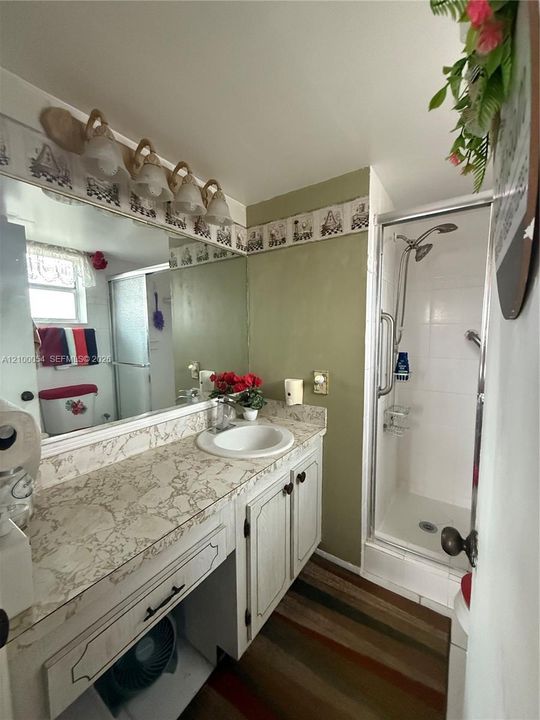 For Sale: $109,999 (1 beds, 1 baths, 620 Square Feet)