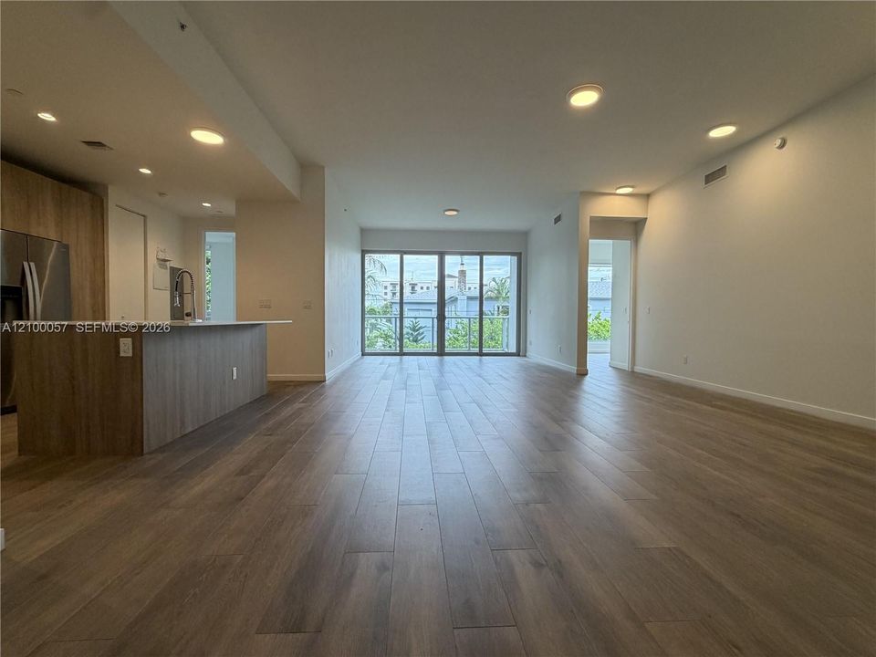 En Venta: $1,399,000 (4 camas, 4 baños, 2024 Pies cuadrados)