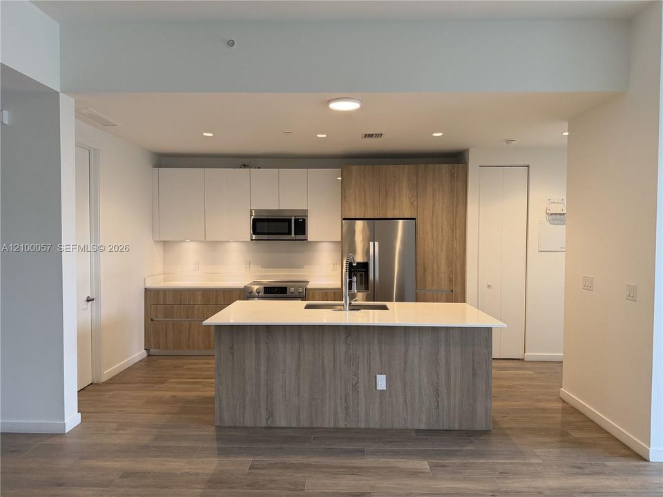En Venta: $1,399,000 (4 camas, 4 baños, 2024 Pies cuadrados)