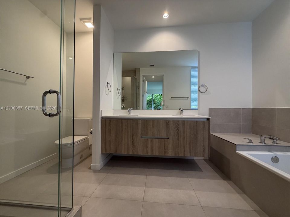 En Venta: $1,399,000 (4 camas, 4 baños, 2024 Pies cuadrados)