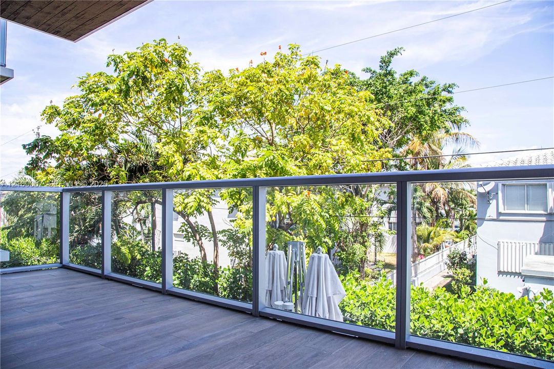 En Venta: $1,399,000 (4 camas, 4 baños, 2024 Pies cuadrados)