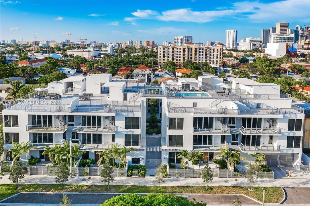 En Venta: $1,399,000 (4 camas, 4 baños, 2024 Pies cuadrados)