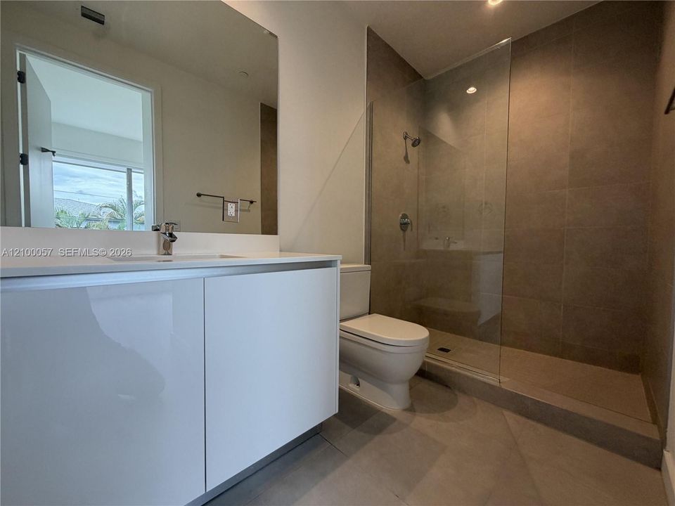 En Venta: $1,399,000 (4 camas, 4 baños, 2024 Pies cuadrados)
