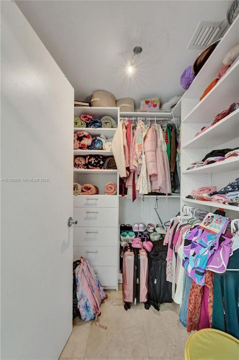 En Venta: $675,000 (3 camas, 2 baños, 1866 Pies cuadrados)