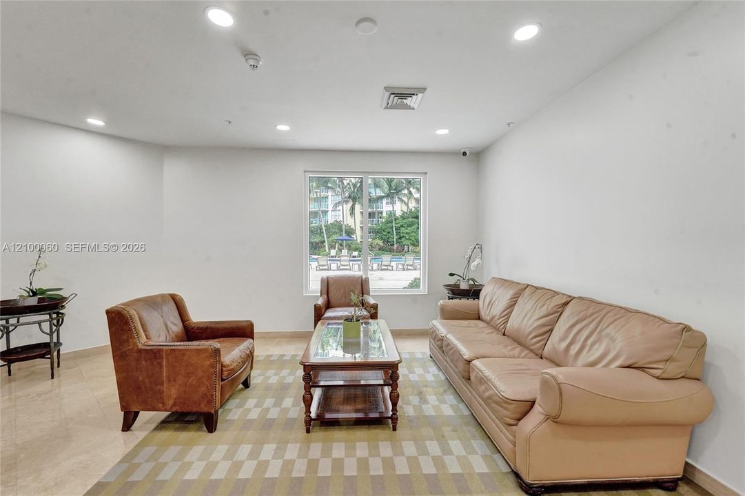 En Venta: $675,000 (3 camas, 2 baños, 1866 Pies cuadrados)