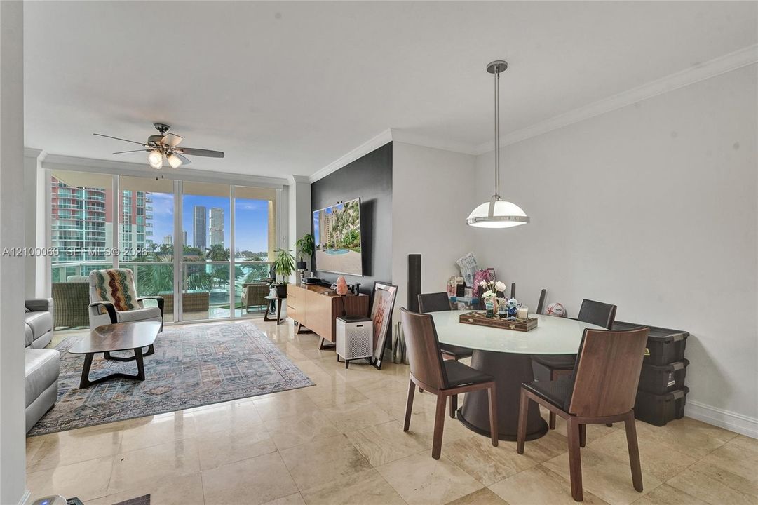 En Venta: $675,000 (3 camas, 2 baños, 1866 Pies cuadrados)