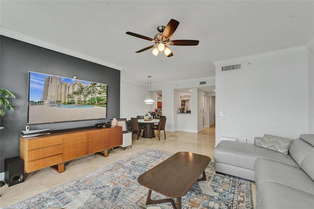 En Venta: $675,000 (3 camas, 2 baños, 1866 Pies cuadrados)