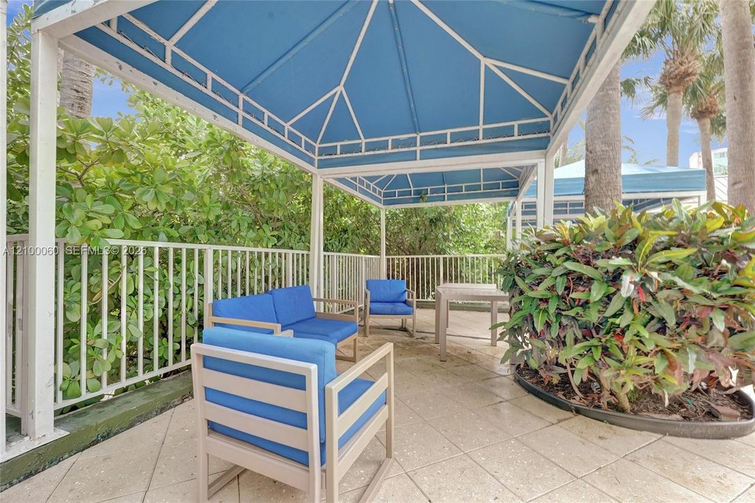 En Venta: $675,000 (3 camas, 2 baños, 1866 Pies cuadrados)