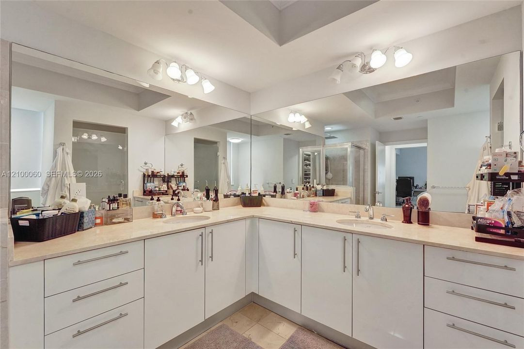 En Venta: $675,000 (3 camas, 2 baños, 1866 Pies cuadrados)