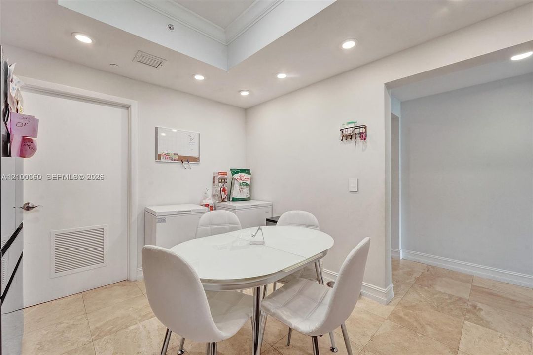 En Venta: $675,000 (3 camas, 2 baños, 1866 Pies cuadrados)