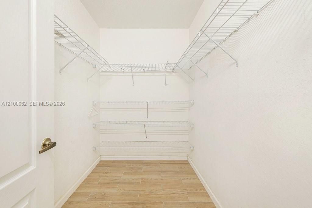 En Venta: $415,000 (4 camas, 2 baños, 1850 Pies cuadrados)