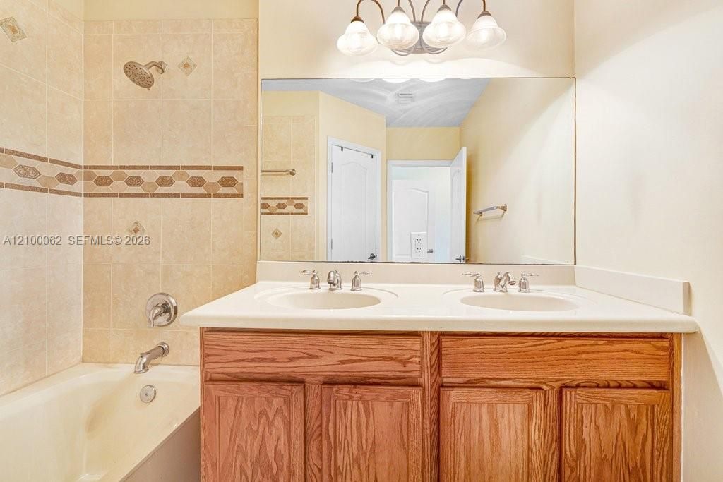 En Venta: $415,000 (4 camas, 2 baños, 1850 Pies cuadrados)