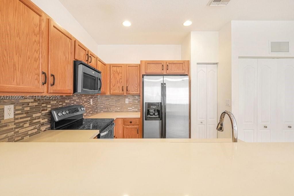 En Venta: $415,000 (4 camas, 2 baños, 1850 Pies cuadrados)