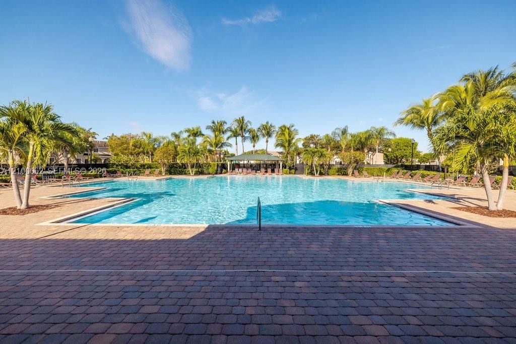 En Venta: $415,000 (4 camas, 2 baños, 1850 Pies cuadrados)