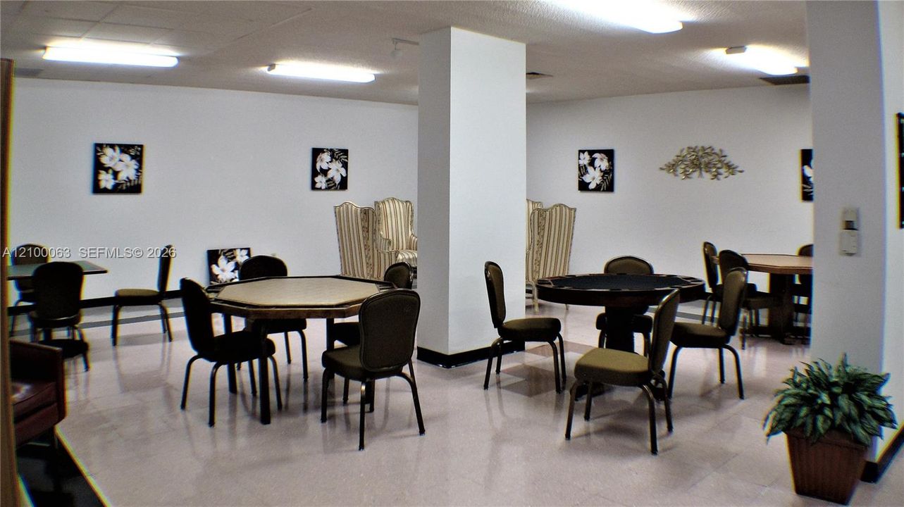 For Rent: $2,450 (1 beds, 1 baths, 870 Square Feet)