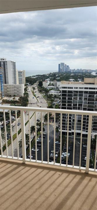 For Rent: $2,450 (1 beds, 1 baths, 870 Square Feet)