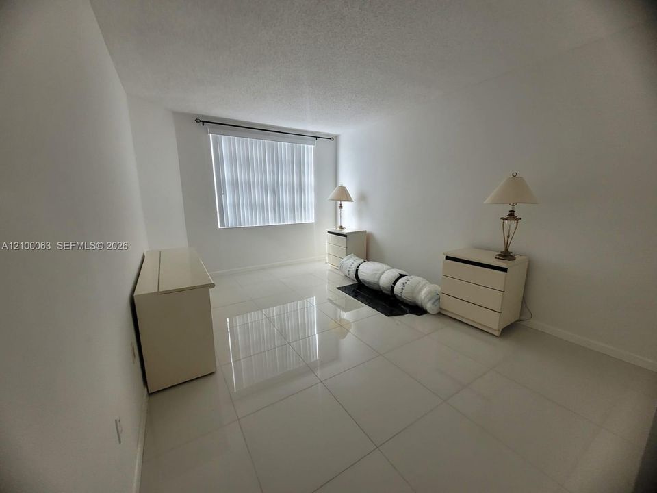 SPACIOUS WITH WALKIN CLOSET