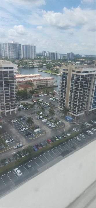 For Rent: $2,450 (1 beds, 1 baths, 870 Square Feet)
