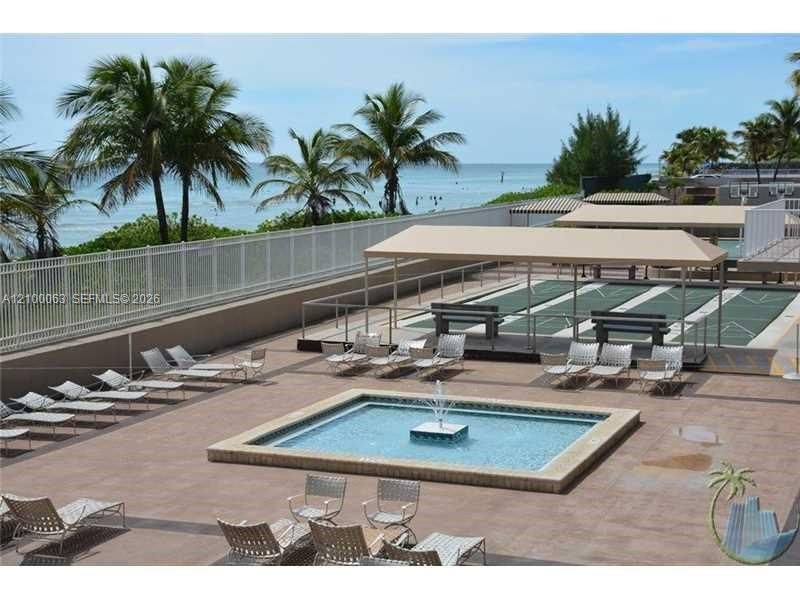 For Rent: $2,450 (1 beds, 1 baths, 870 Square Feet)