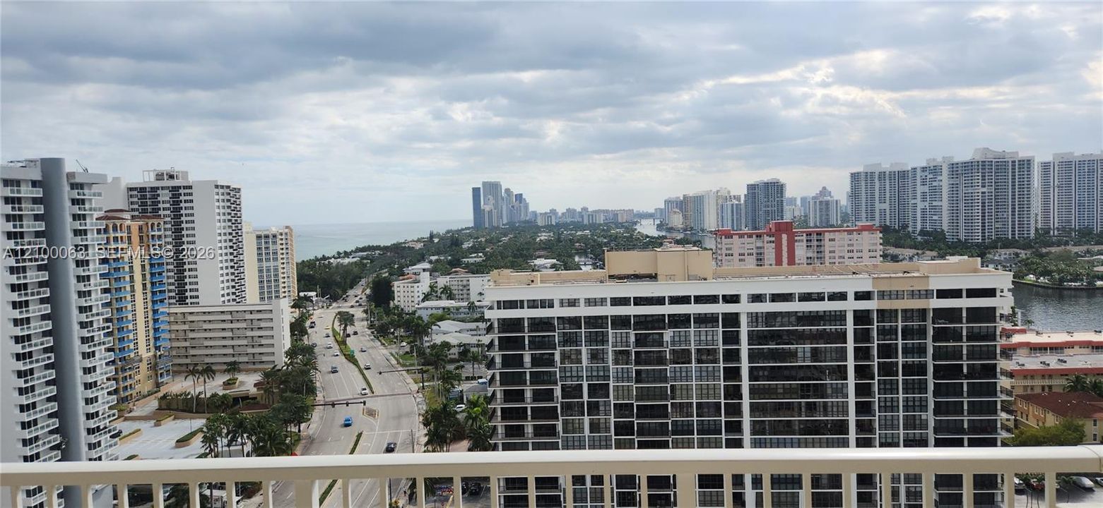 For Rent: $2,450 (1 beds, 1 baths, 870 Square Feet)
