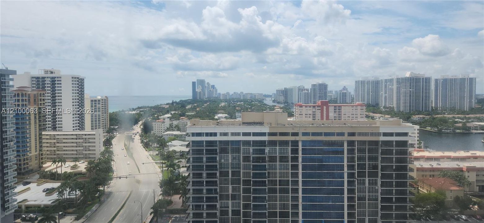 For Rent: $2,450 (1 beds, 1 baths, 870 Square Feet)