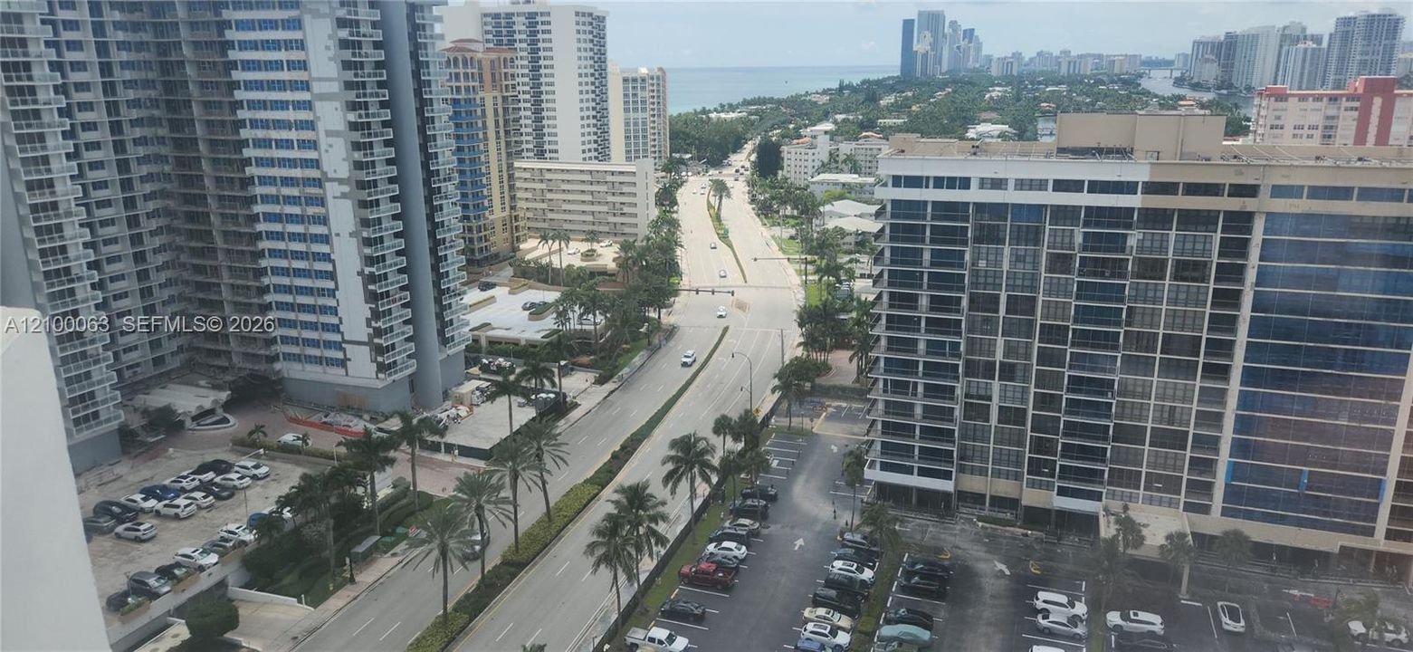 For Rent: $2,450 (1 beds, 1 baths, 870 Square Feet)