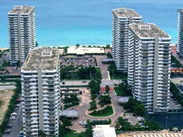For Rent: $2,450 (1 beds, 1 baths, 870 Square Feet)