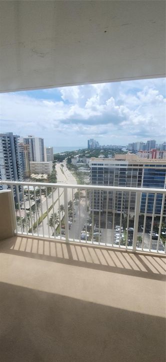 For Rent: $2,450 (1 beds, 1 baths, 870 Square Feet)