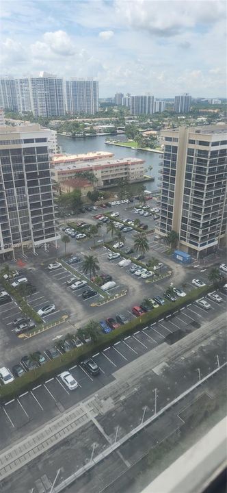 For Rent: $2,450 (1 beds, 1 baths, 870 Square Feet)