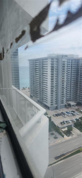 For Rent: $2,450 (1 beds, 1 baths, 870 Square Feet)