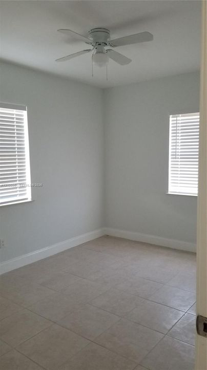 For Rent: $2,800 (3 beds, 1 baths, 936 Square Feet)
