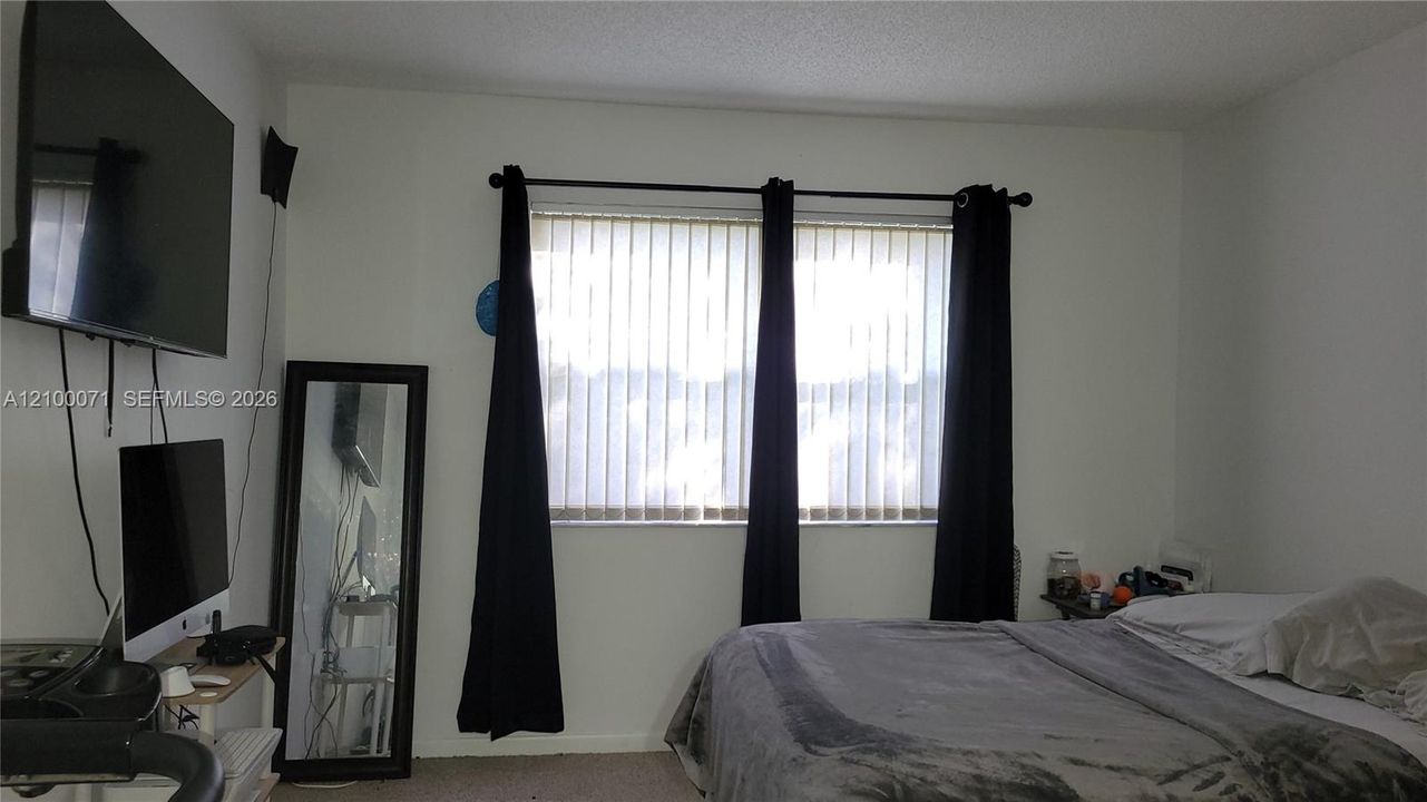 В аренду: $2,400 (2 спален, 2 ванн, 1287 Квадратных фут)