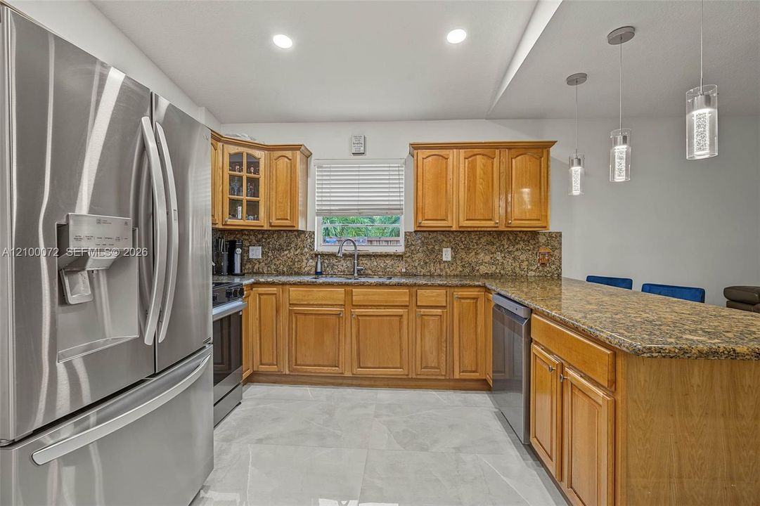 На продажу: $715,000 (3 спален, 2 ванн, 1733 Квадратных фут)