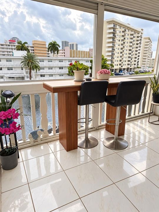 En Venta: $270,000 (2 camas, 2 baños, 1050 Pies cuadrados)
