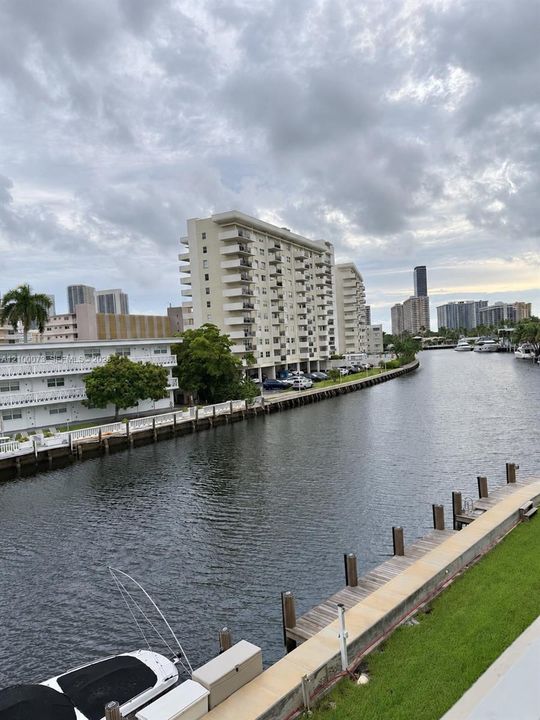 En Venta: $270,000 (2 camas, 2 baños, 1050 Pies cuadrados)