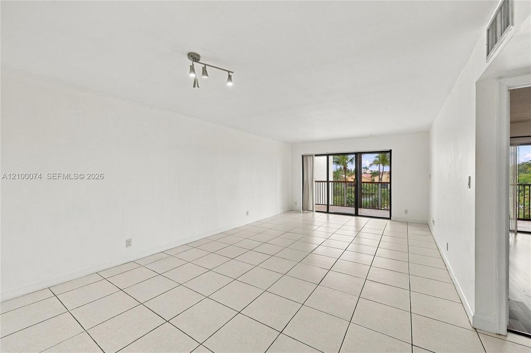 En Venta: $399,999 (2 camas, 2 baños, 1126 Pies cuadrados)