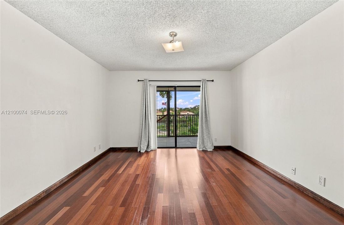 En Venta: $399,999 (2 camas, 2 baños, 1126 Pies cuadrados)