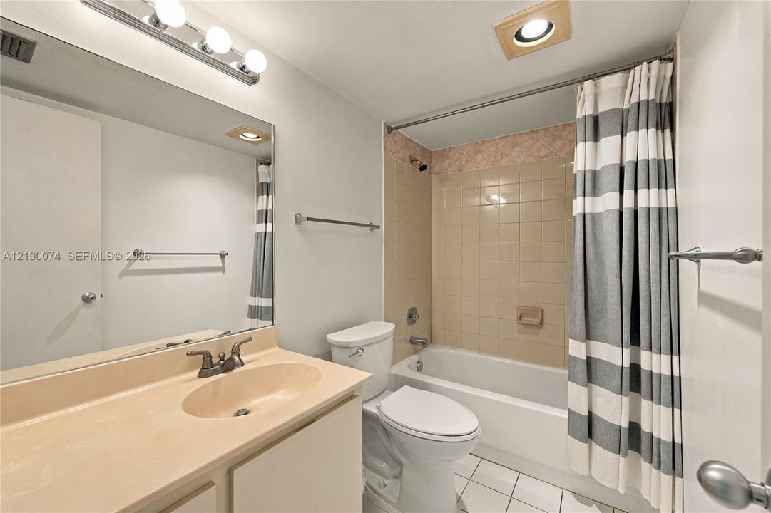 En Venta: $399,999 (2 camas, 2 baños, 1126 Pies cuadrados)