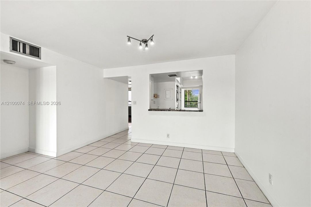 En Venta: $399,999 (2 camas, 2 baños, 1126 Pies cuadrados)