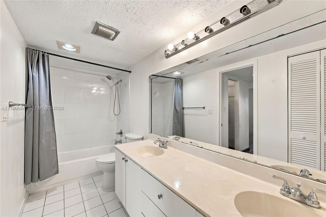 En Venta: $399,999 (2 camas, 2 baños, 1126 Pies cuadrados)