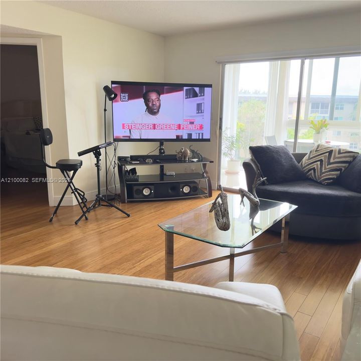For Sale: $249,000 (2 beds, 2 baths, 1225 Square Feet)