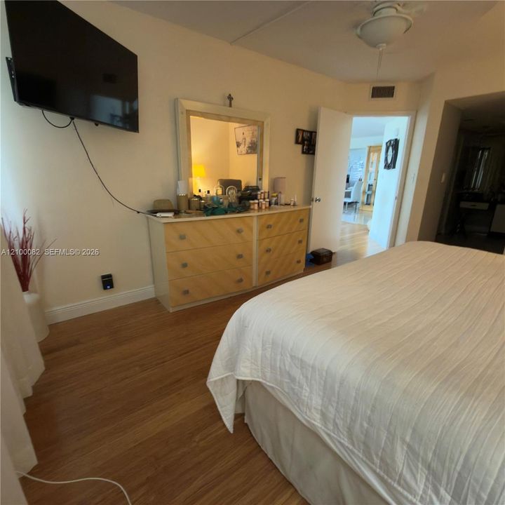 For Sale: $249,000 (2 beds, 2 baths, 1225 Square Feet)