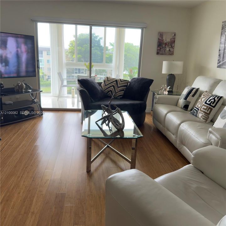 For Sale: $249,000 (2 beds, 2 baths, 1225 Square Feet)